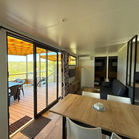 مكان تخييم Domaine De La Faurie *