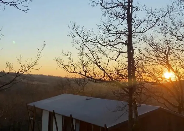 مكان تخييم Domaine De La Faurie