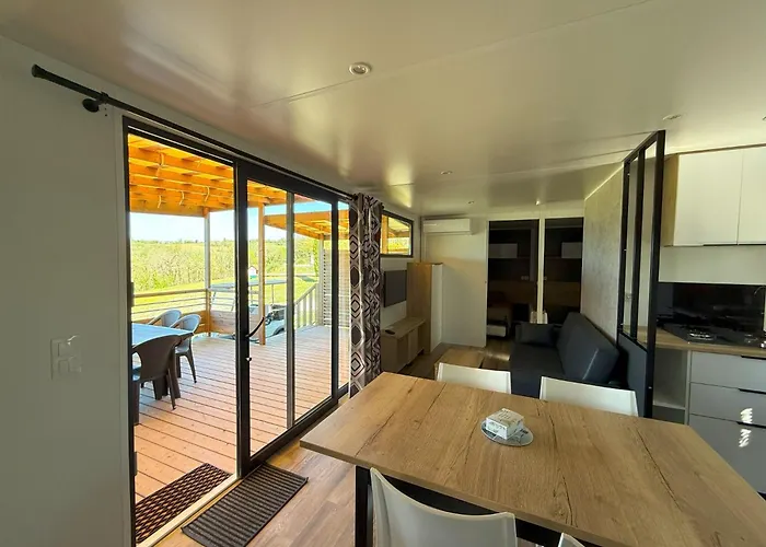 مكان تخييم Domaine De La Faurie *