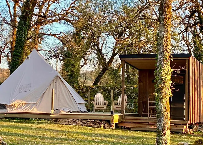 مكان تخييم Domaine De La Faurie